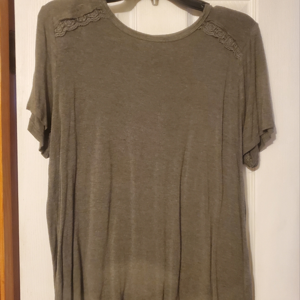 Green short sleeve show button back top